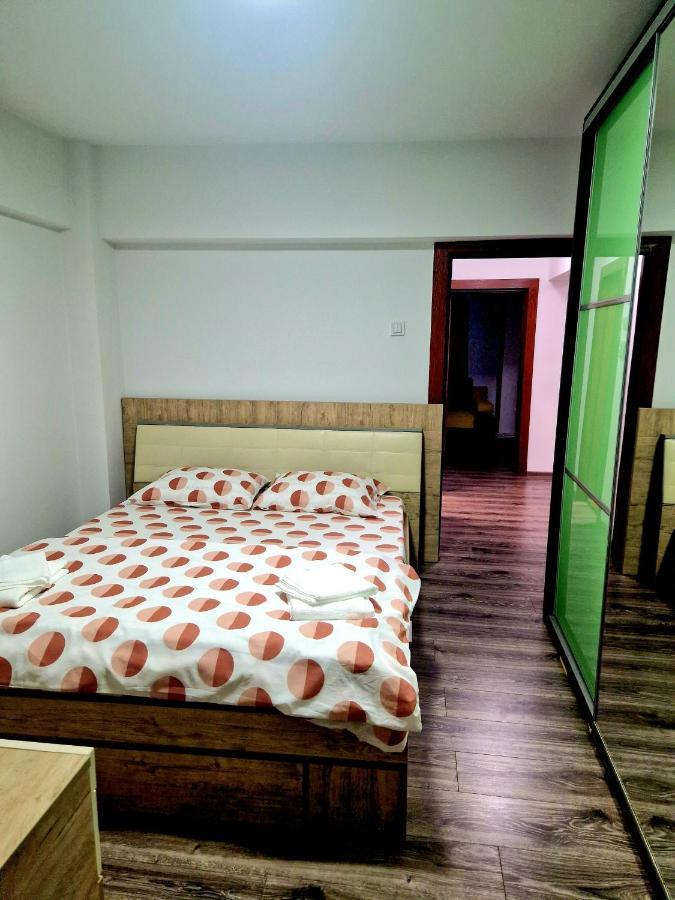 Cozy Appartment In The Center Targoviste Exterior photo